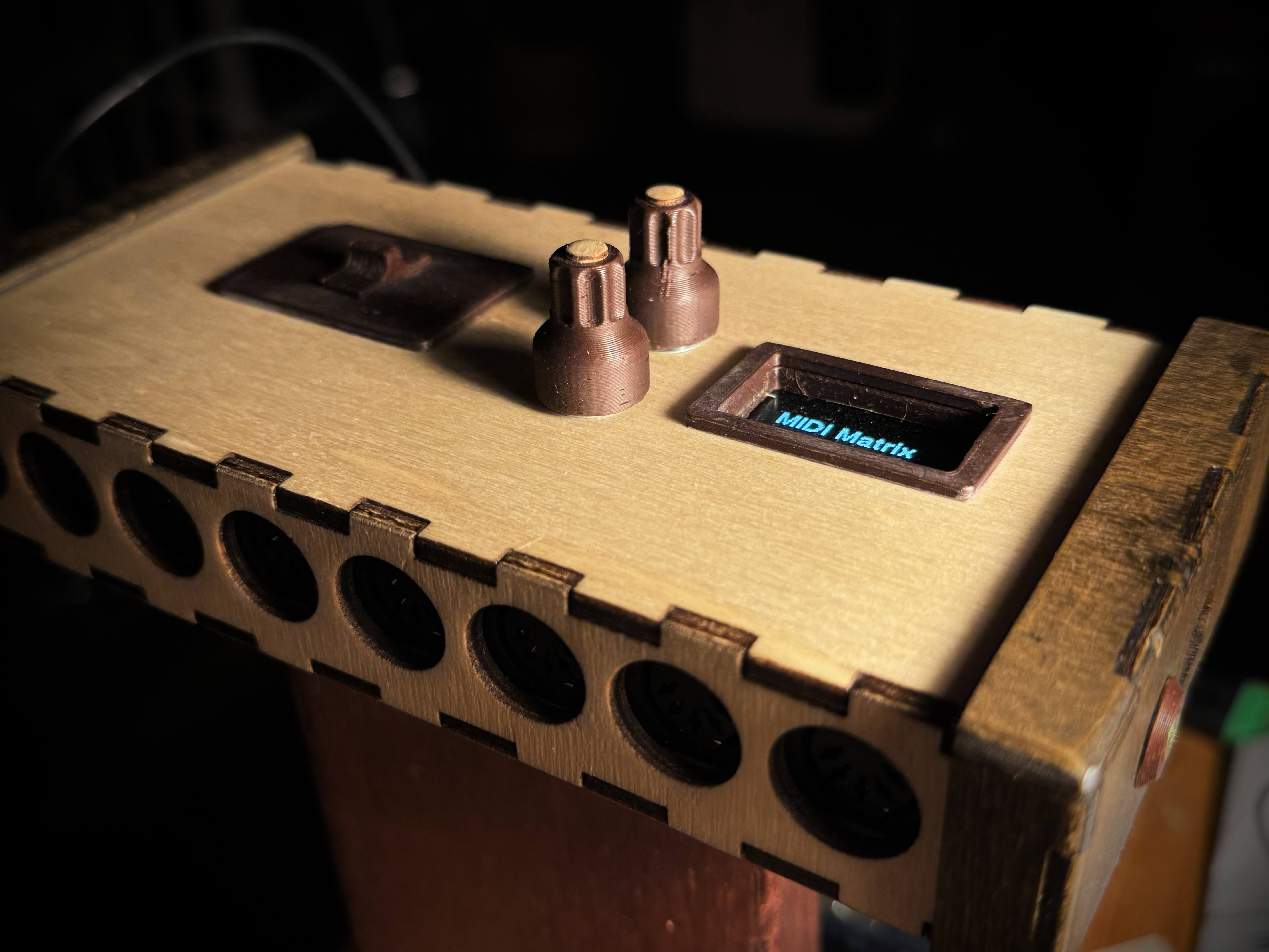 MIDI Matrix Router hardware